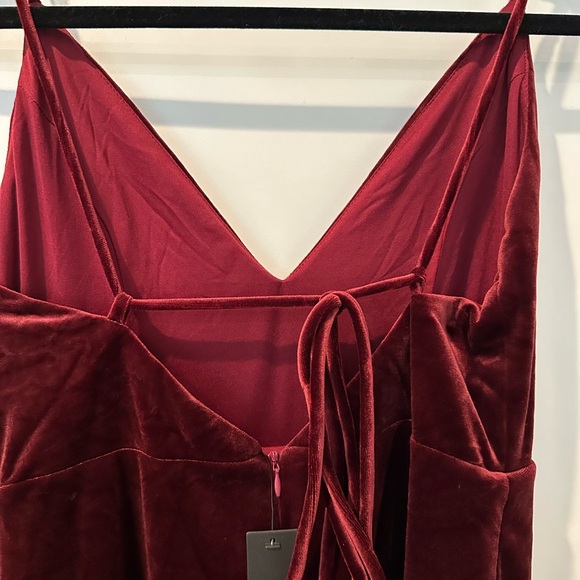 Lulus red velour dress with slit size L - Picture 11 of 11